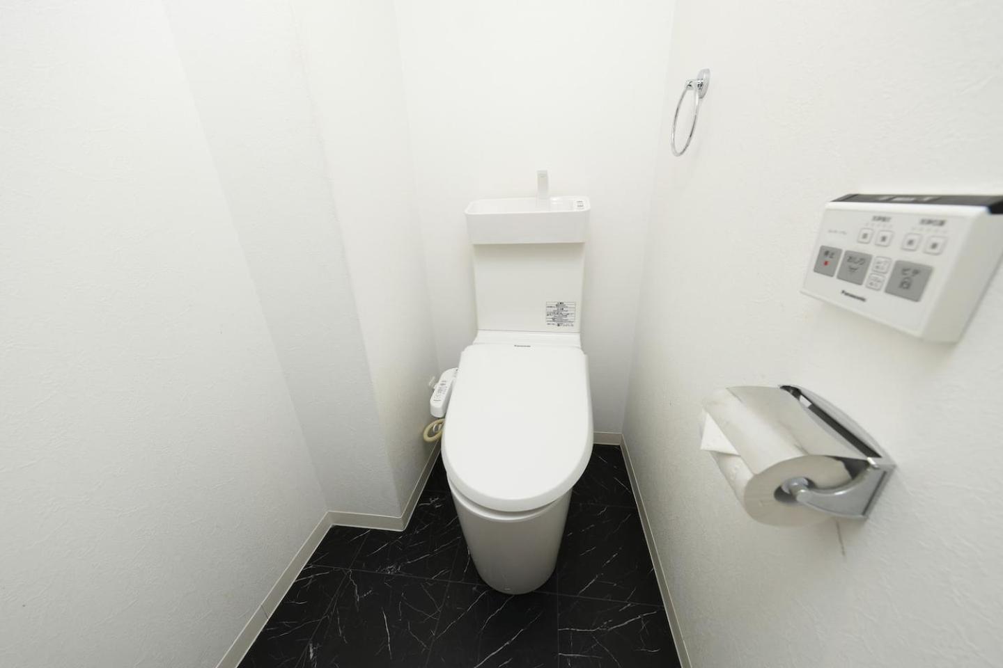 Koma 6 Minutes Walk From Asakusa Sta 东京